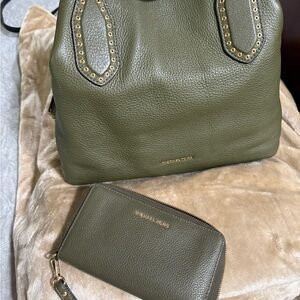 Michael Kors Green Leather Shoulder Bag& wallet